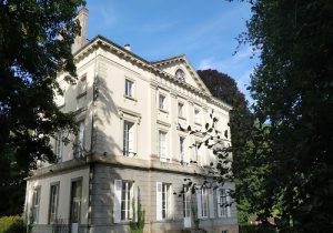 chateau beaumont vue cote parc en ete